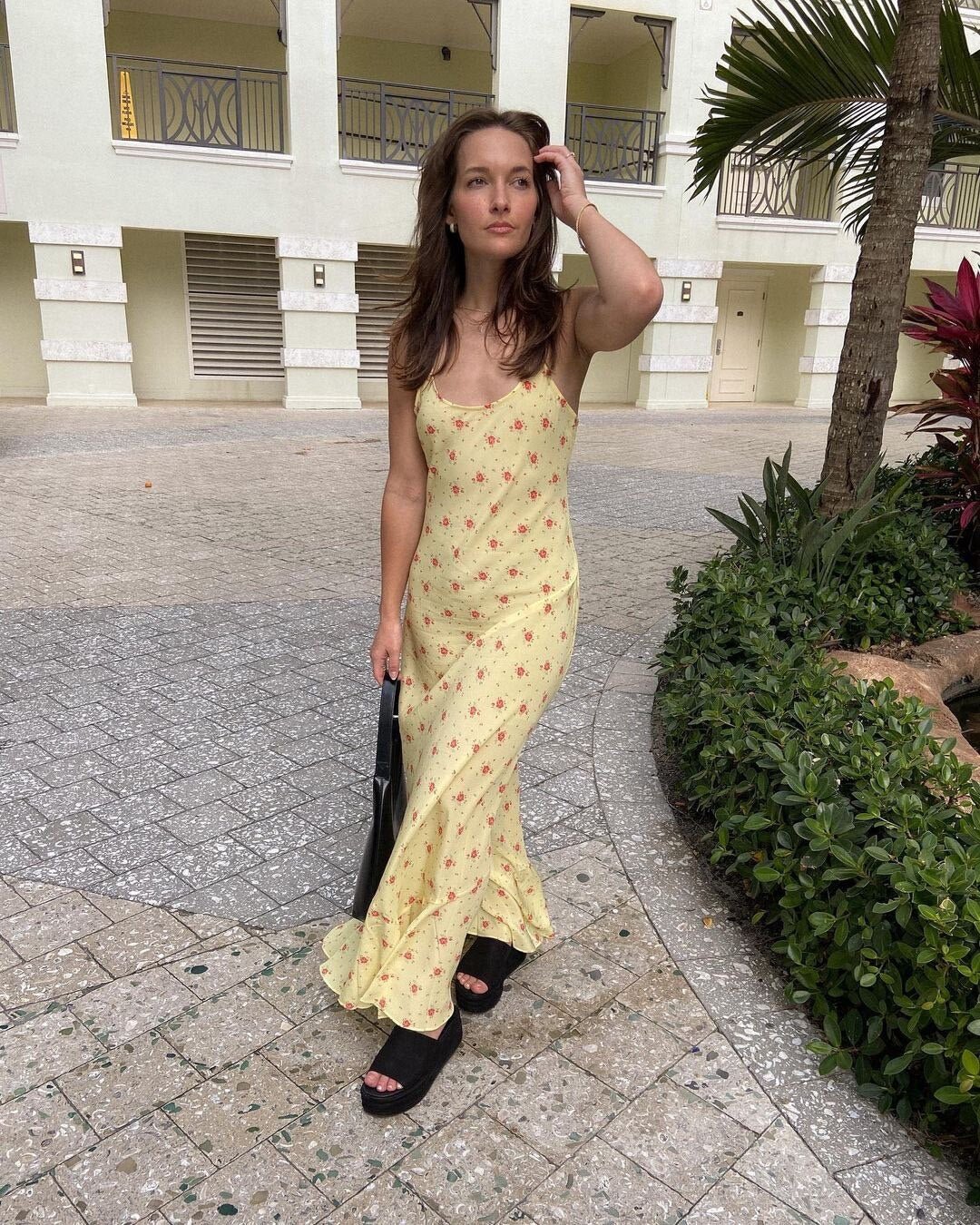 Vestido floral acampanado con volantes Iris