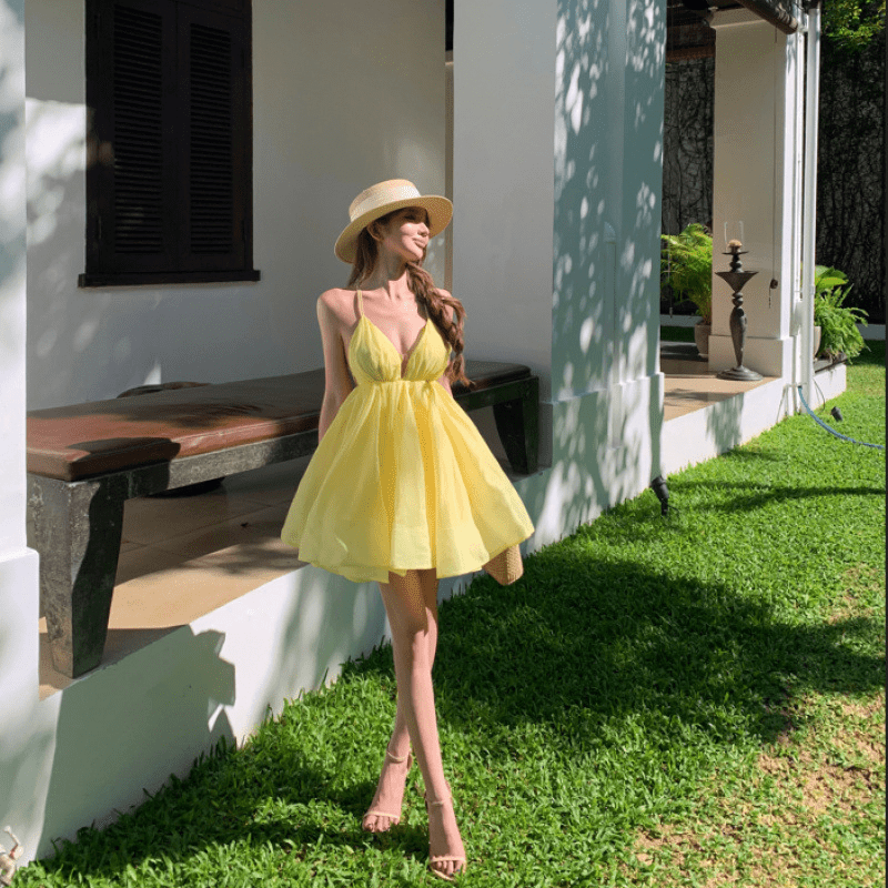 Minivestido con capas y escote en V Isabella