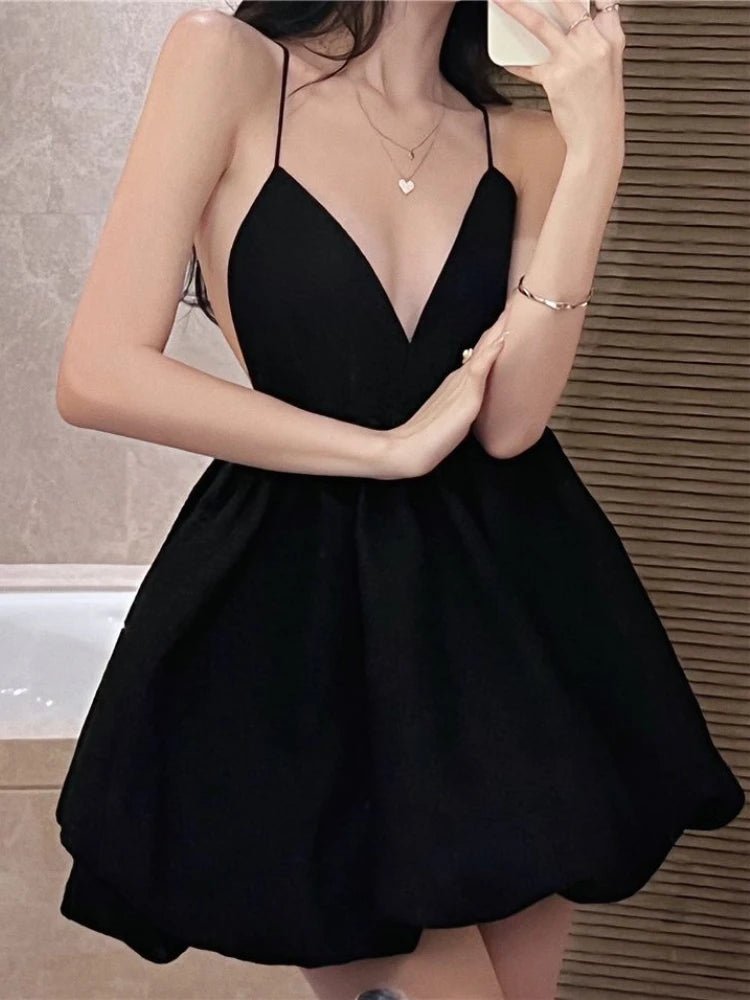 Minivestido con capas y escote en V Isabella