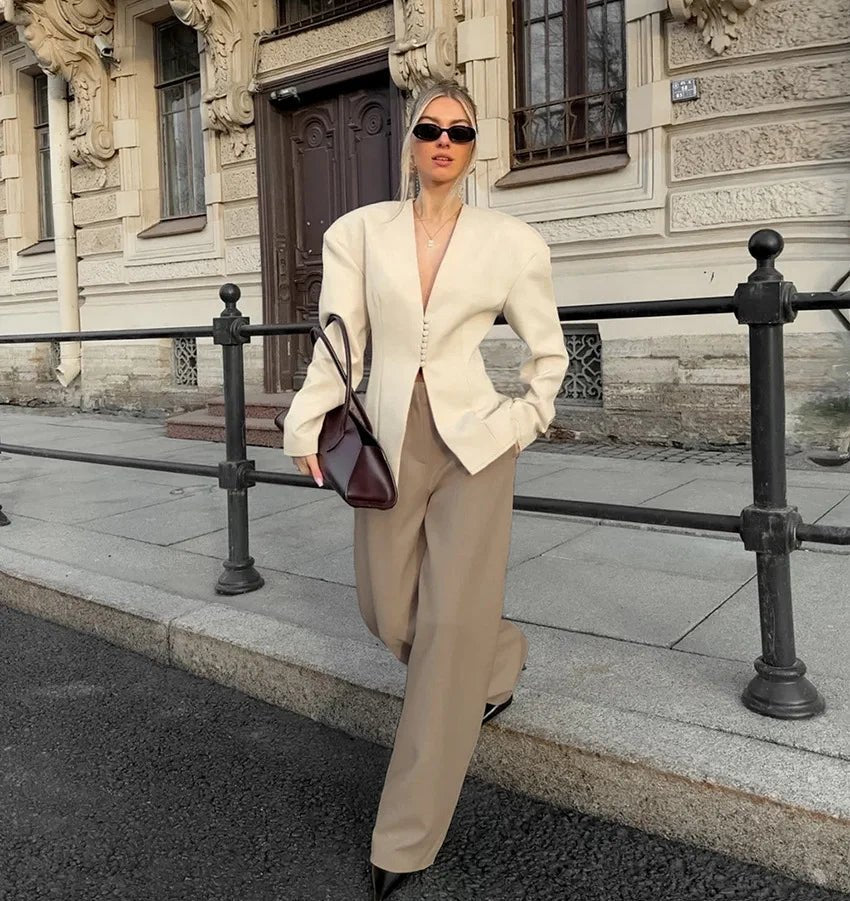 Isadora figursyet blazer med skulderpuder