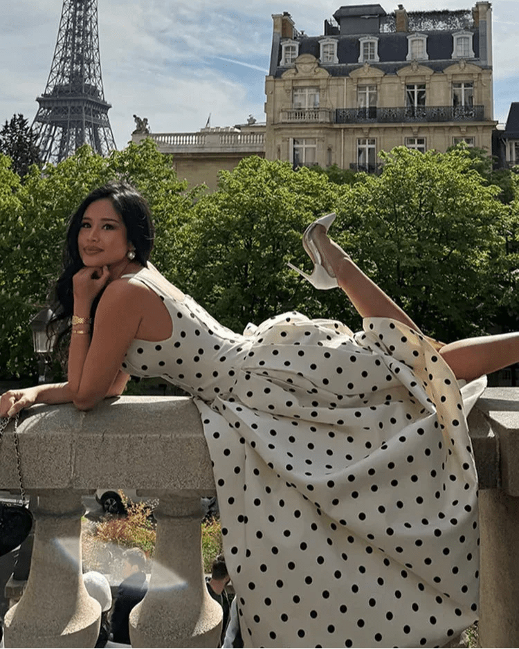 Jasmine midikjole med prikker