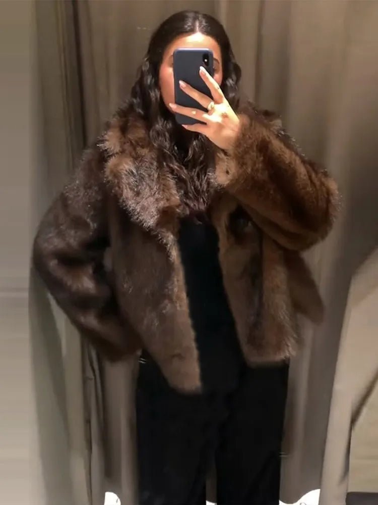 Jenny, vändbar jacka i konstpäls och skinn