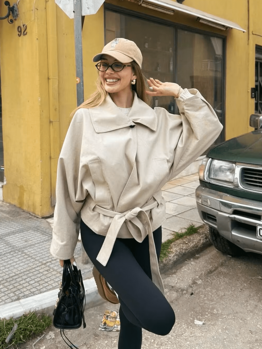 Julie asymmetrisk trenchcoat med belte