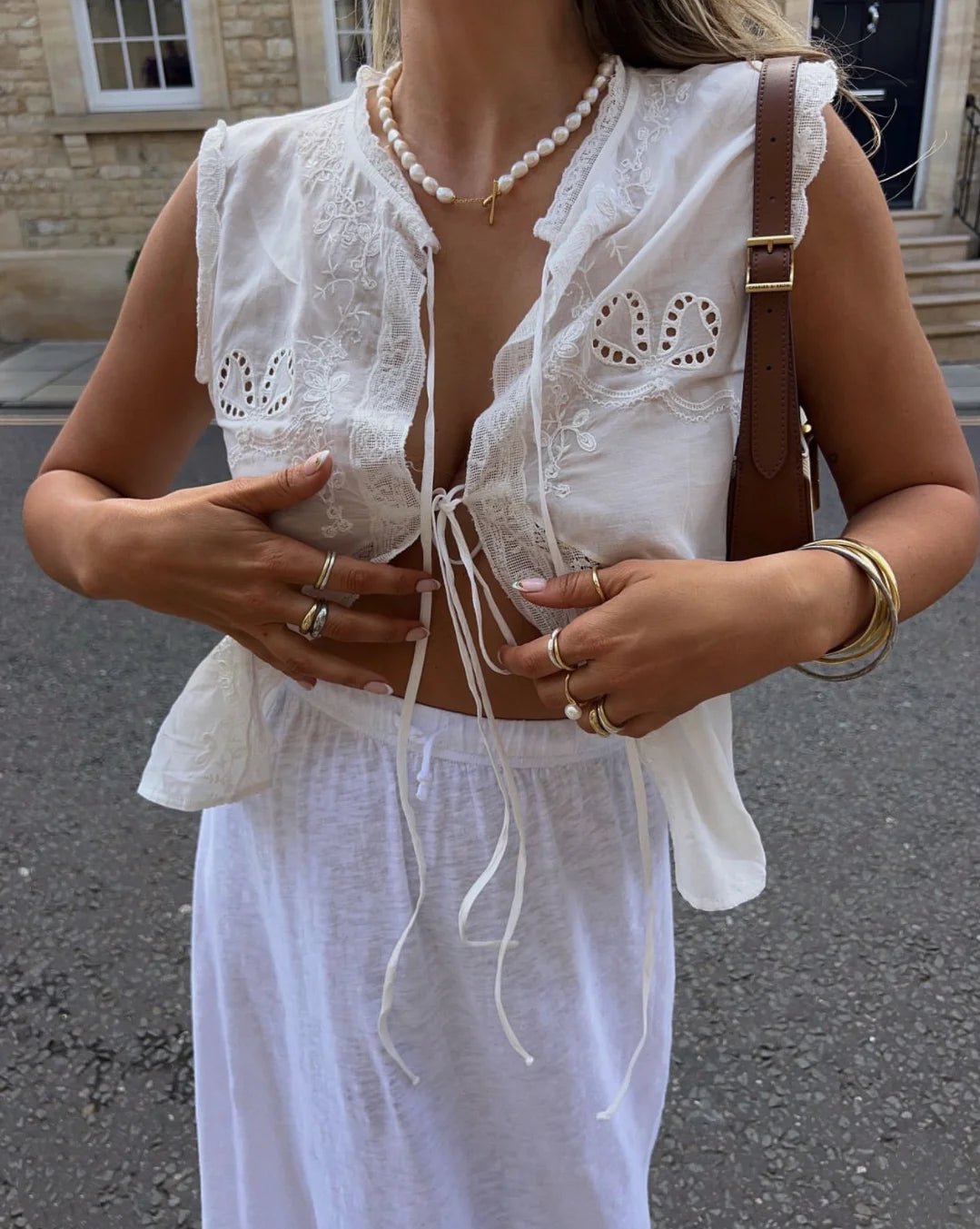 Blusa Juvie com bordado e acabamento em renda