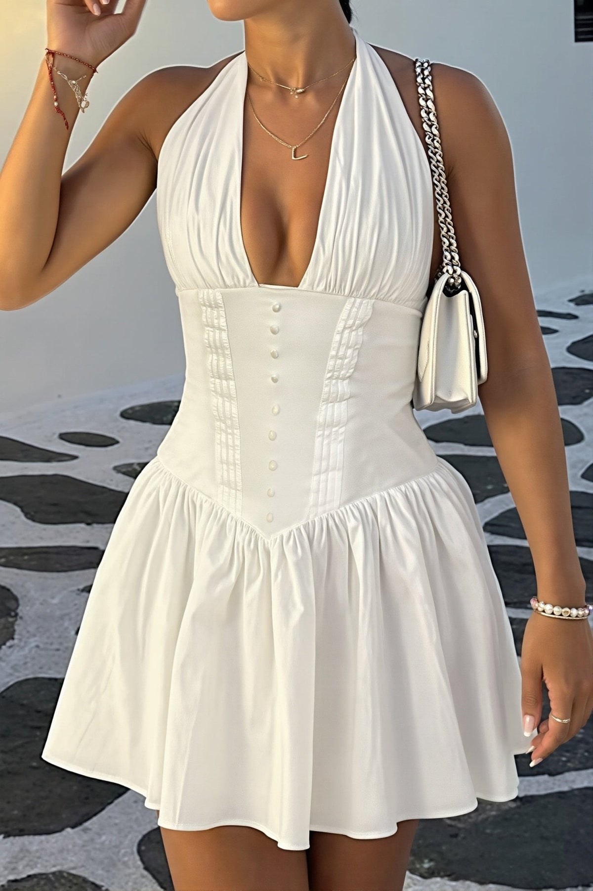 Mini vestido justo Kyra com decote halter