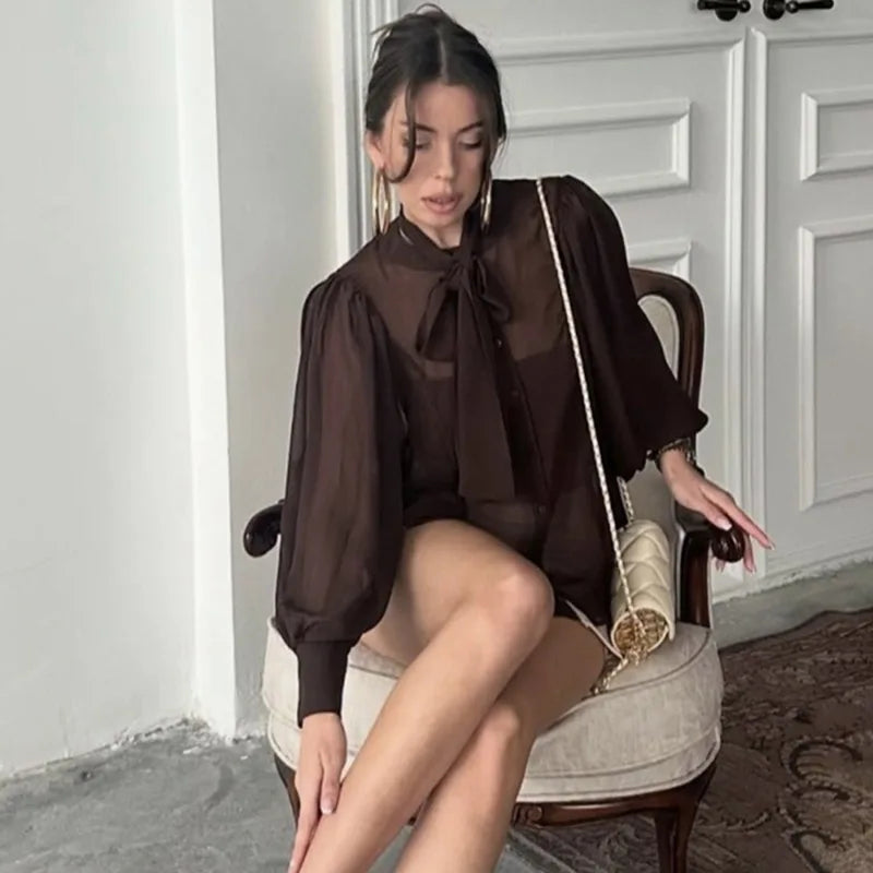 Blouse transparente à col lavallière Flavia