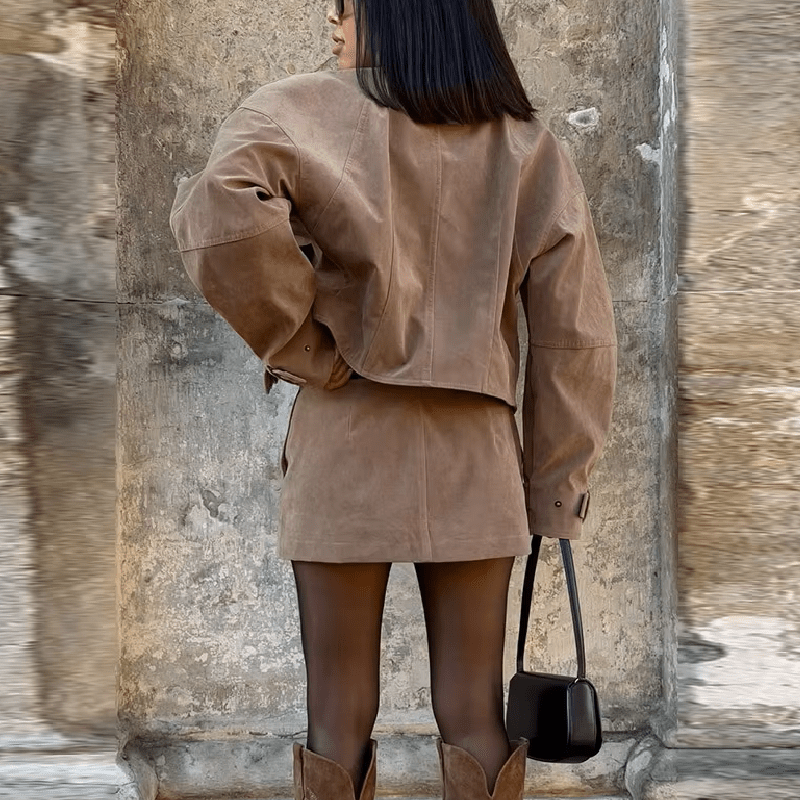 Lara Set aus Cropped-Mantel aus Veloursleder und Minirock