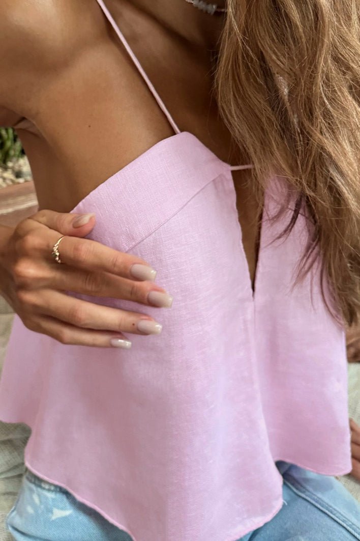 Løs crop-top med udskæring og stropper