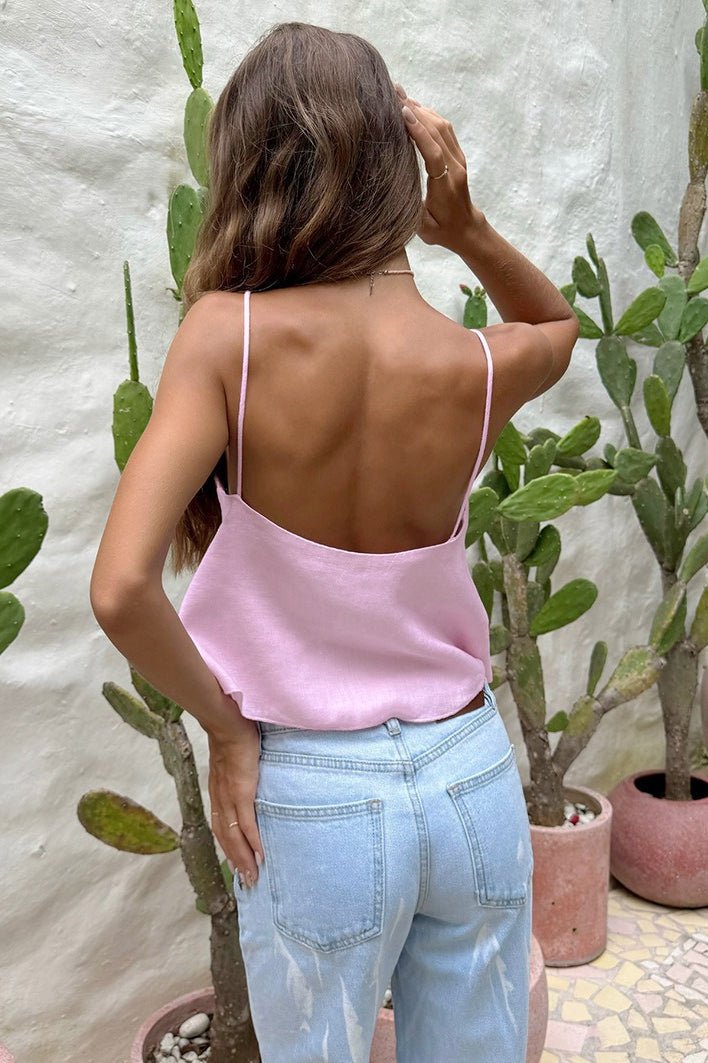 Løs crop-top med udskæring og stropper