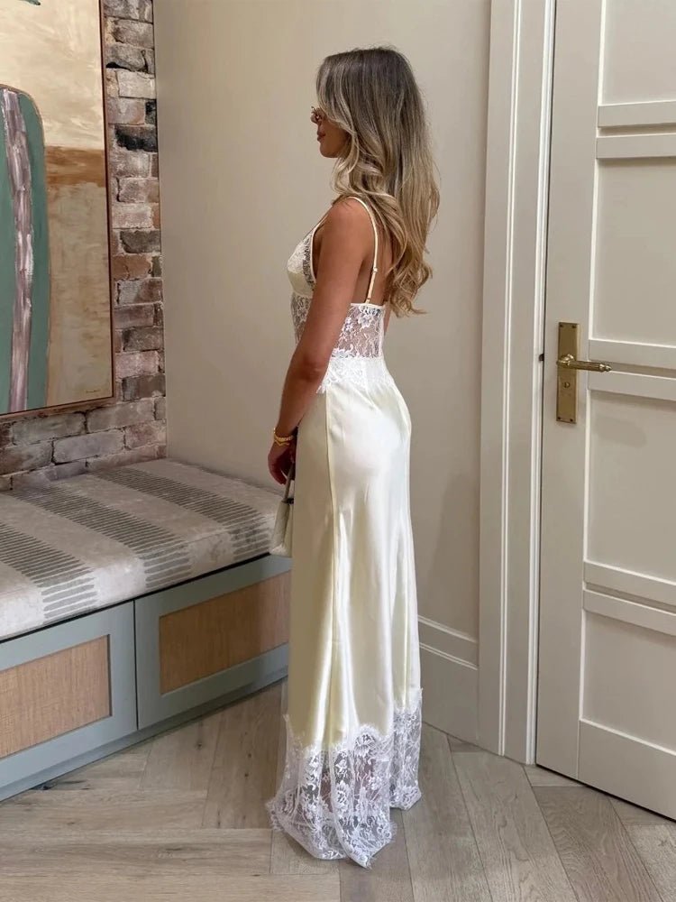 Vestido de cetim e renda com ombros descobertos Lora
