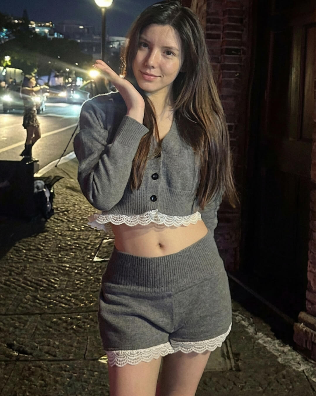 Lucys kort set med kofta och shorts med spetskant
