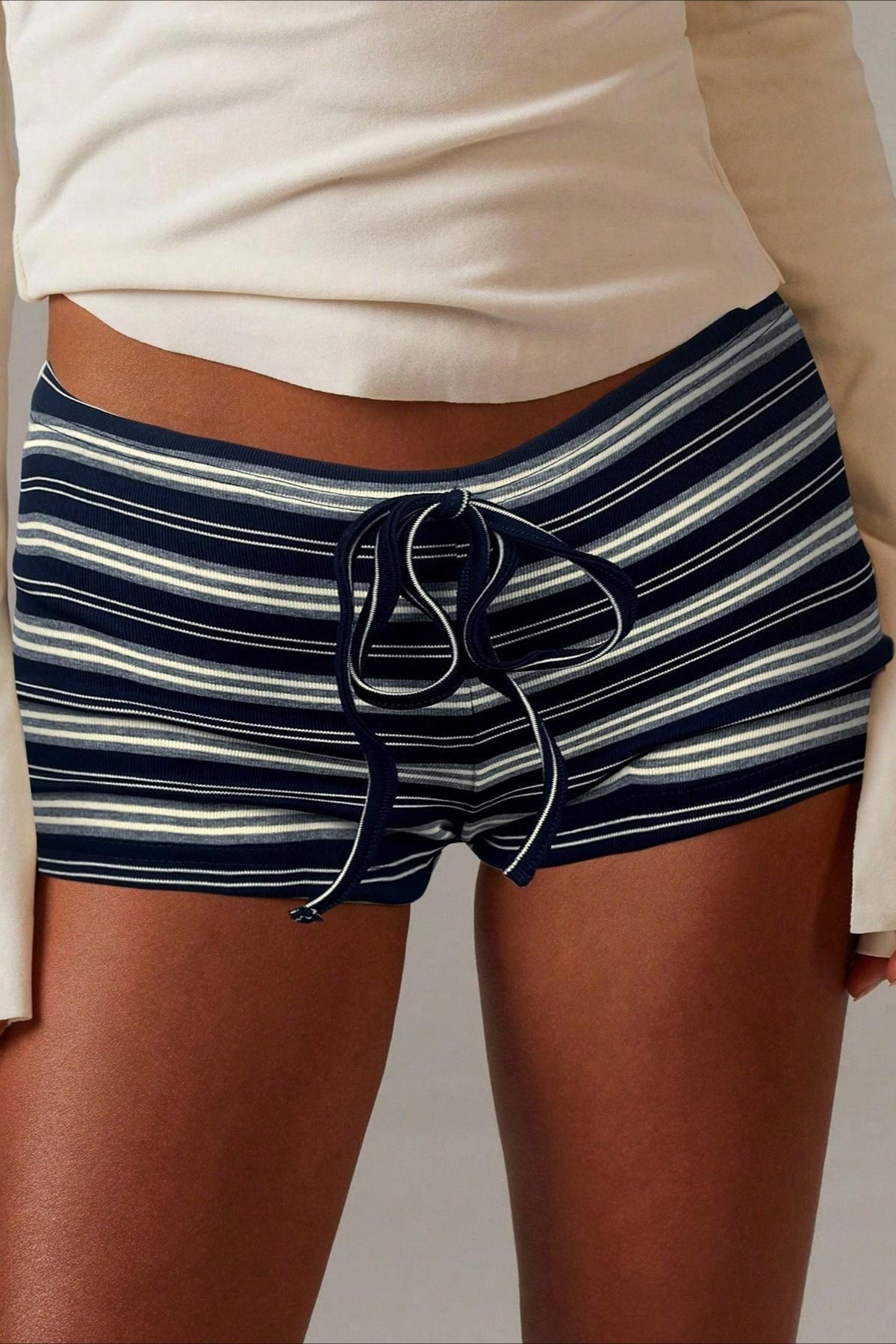 Pantalones cortos de tiro bajo con cordón y rayas Malina