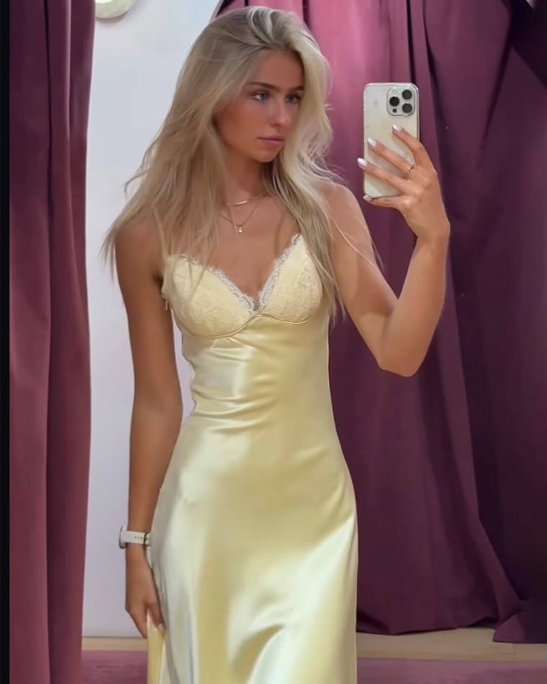 Vestido midi Margot em cetim com renda