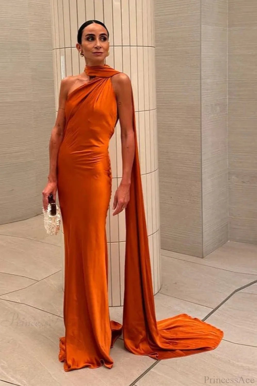 Vestido Mila de cetim com frente única