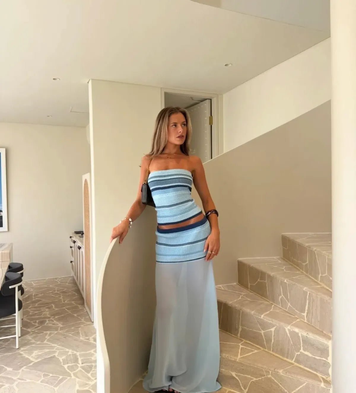 Conjunto Miriam com top cai-cai às riscas e saia transparente