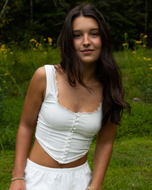 Nadira top med blondekant, stropper og knapper