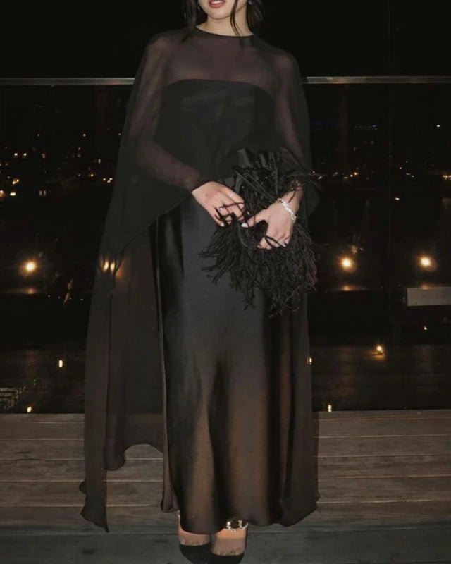 Niamh Cape mit Polka-Dots und asymmetrischem Saum