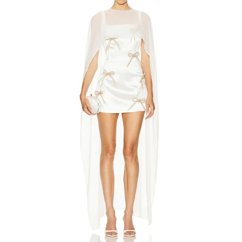 Niamh Cape mit Polka-Dots und asymmetrischem Saum