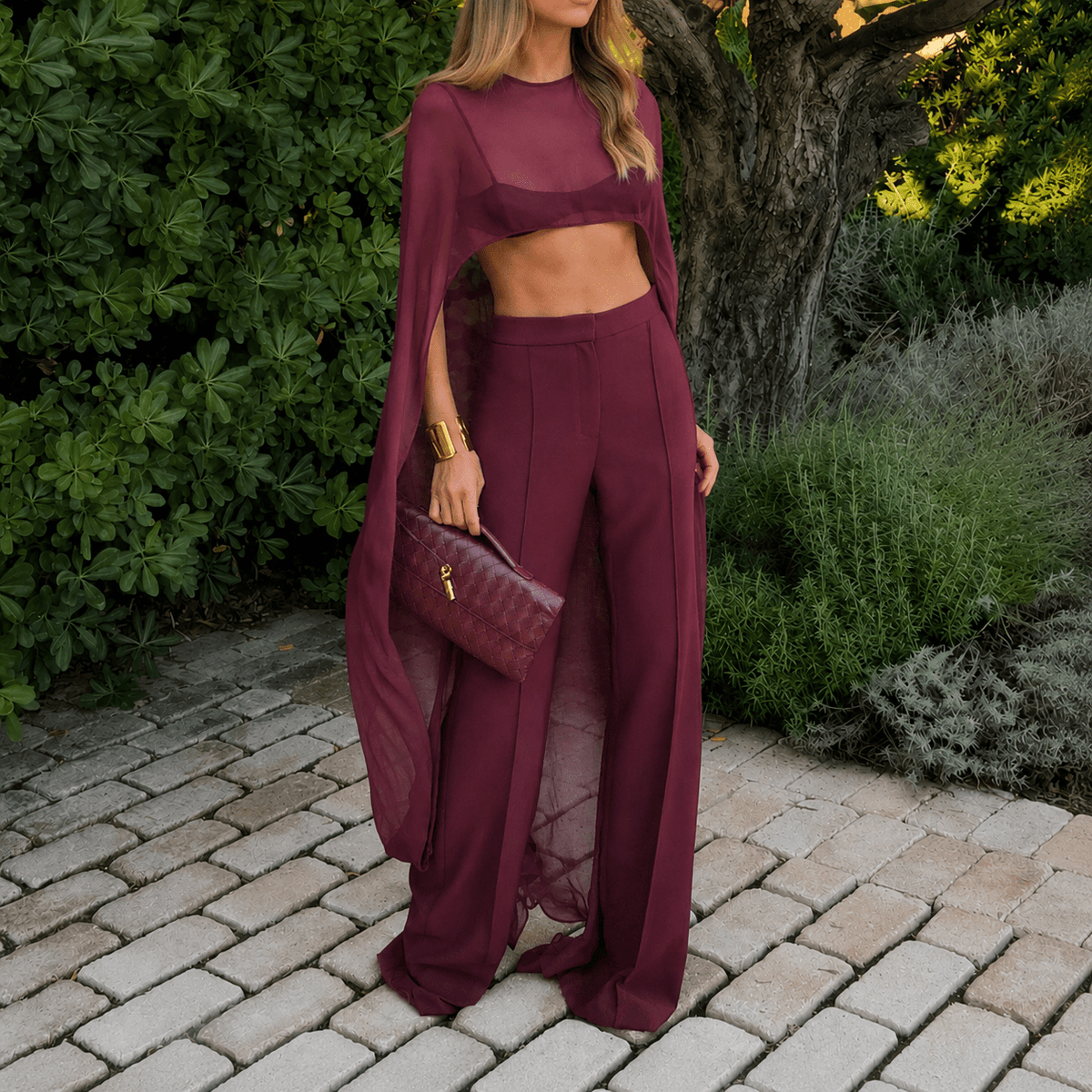 Niamh Cape mit Polka-Dots und asymmetrischem Saum