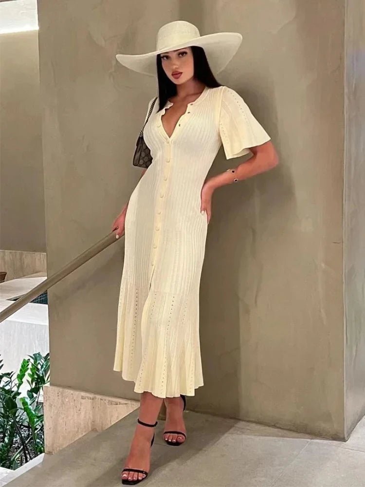 Ninon Strick-Midikleid mit Plisseefalten und Trompetenärmeln