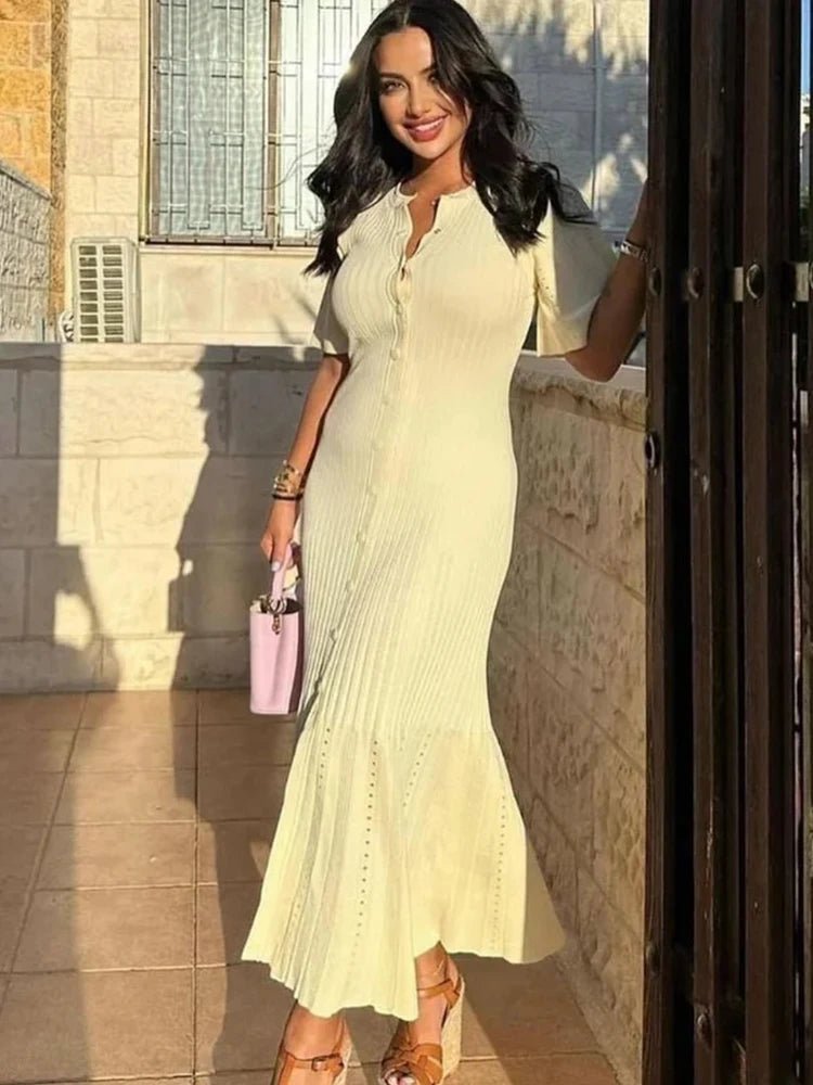 Ninon Strick-Midikleid mit Plisseefalten und Trompetenärmeln