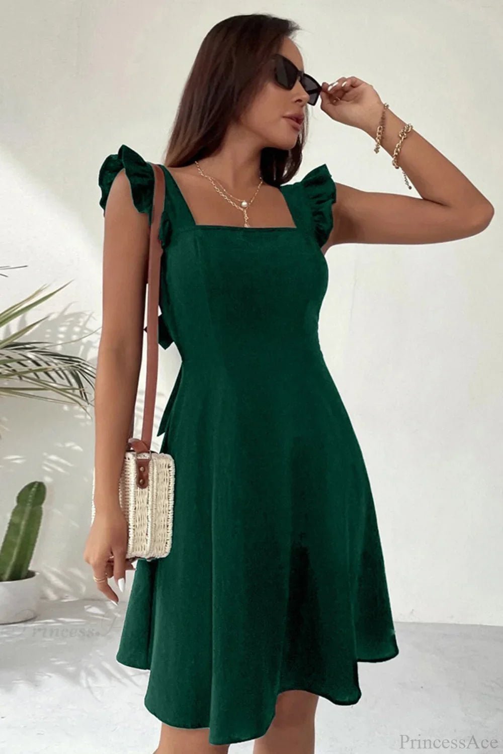 Vestido curto sem mangas Nora com folho e atilhos nas costas