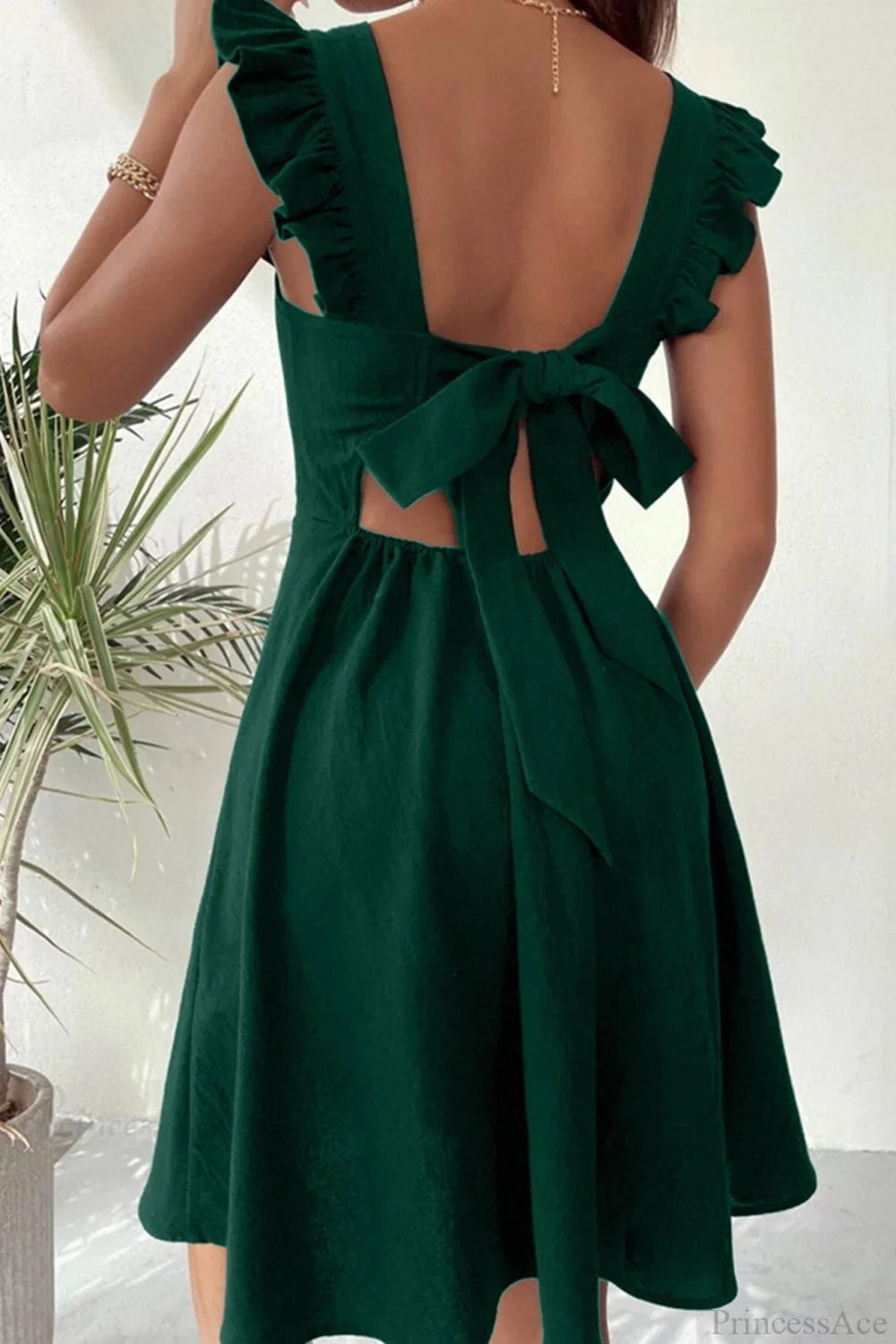 Vestido curto sem mangas Nora com folho e atilhos nas costas
