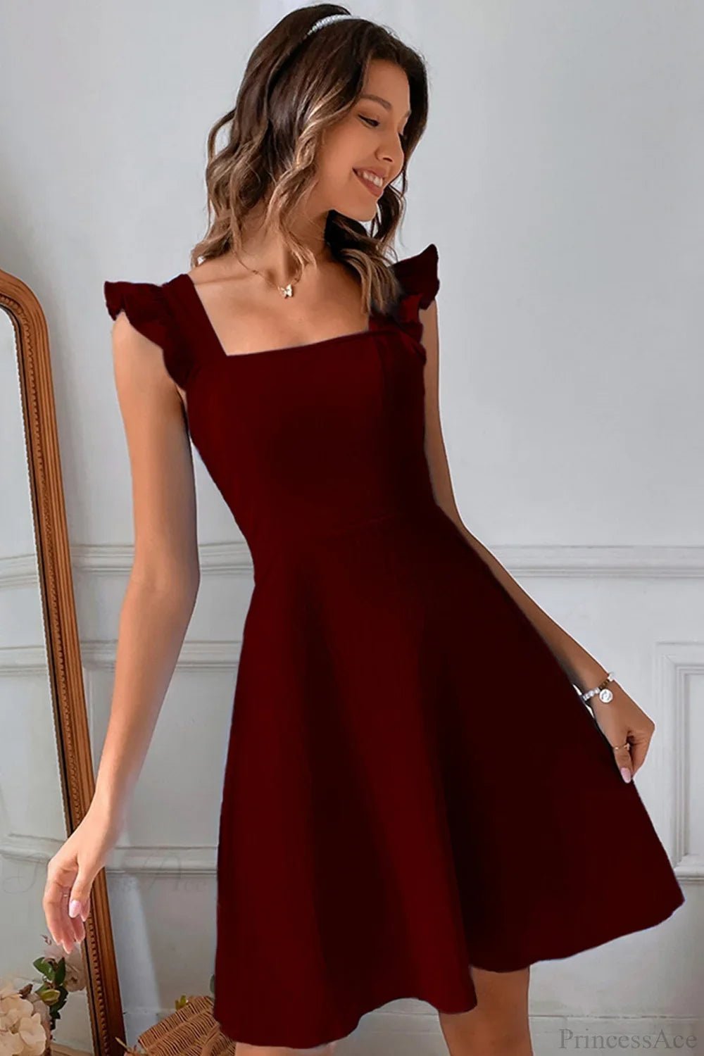 Vestido curto sem mangas Nora com folho e atilhos nas costas