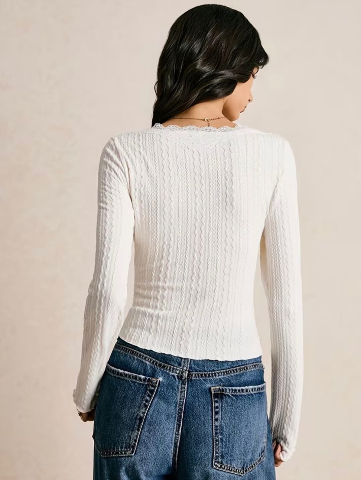 Nyla langærmet bluse med blondekant