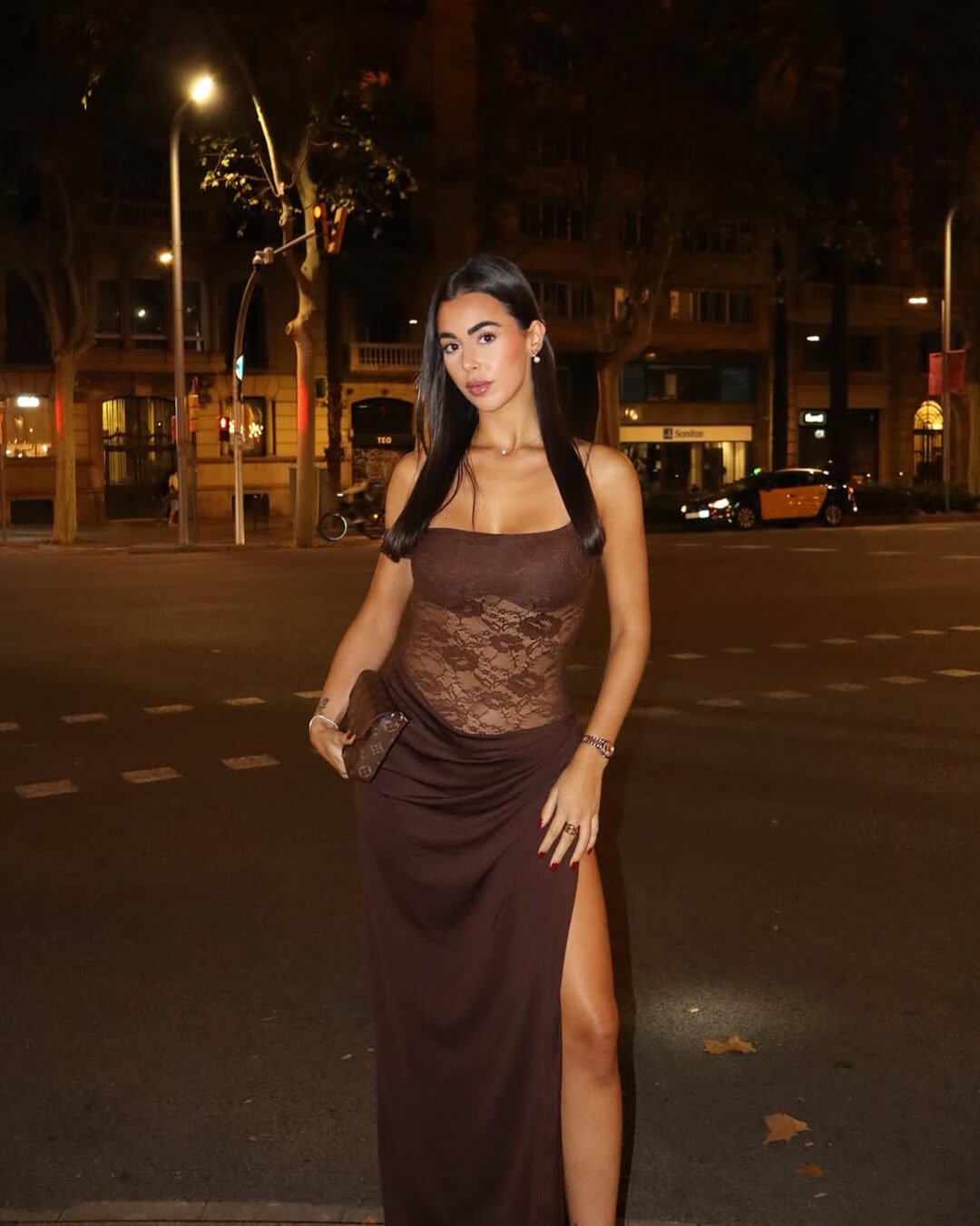 Vestido maxi de renda de um ombro Olga