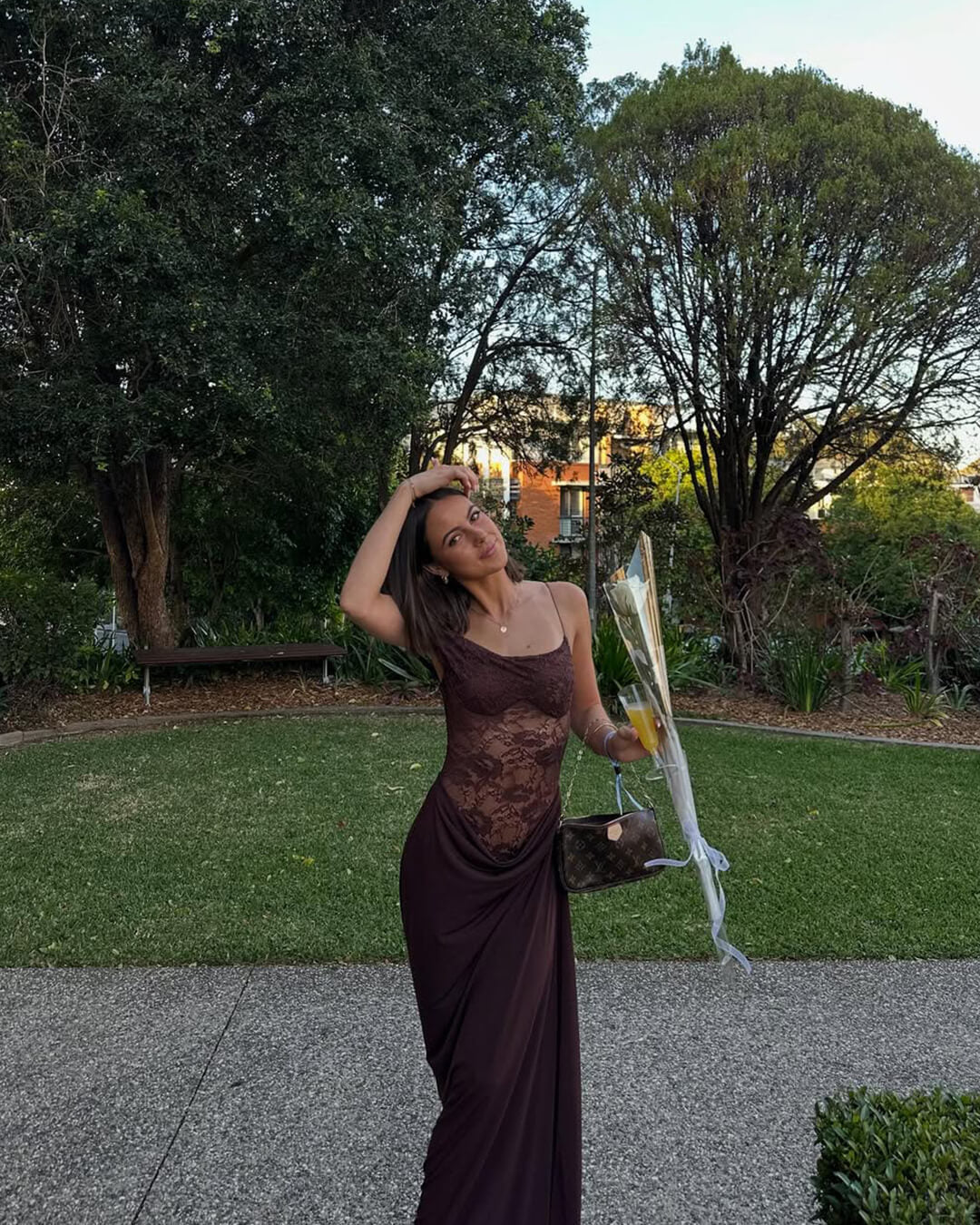 Vestido maxi de renda de um ombro Olga