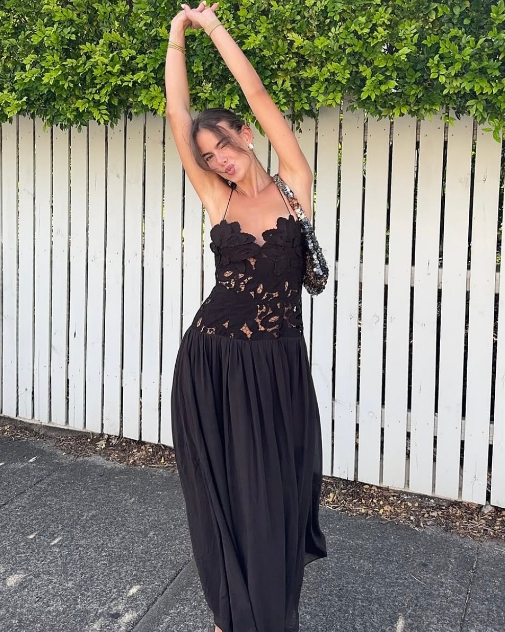 Orla Neckholderkleid aus Spitzen-Mesh