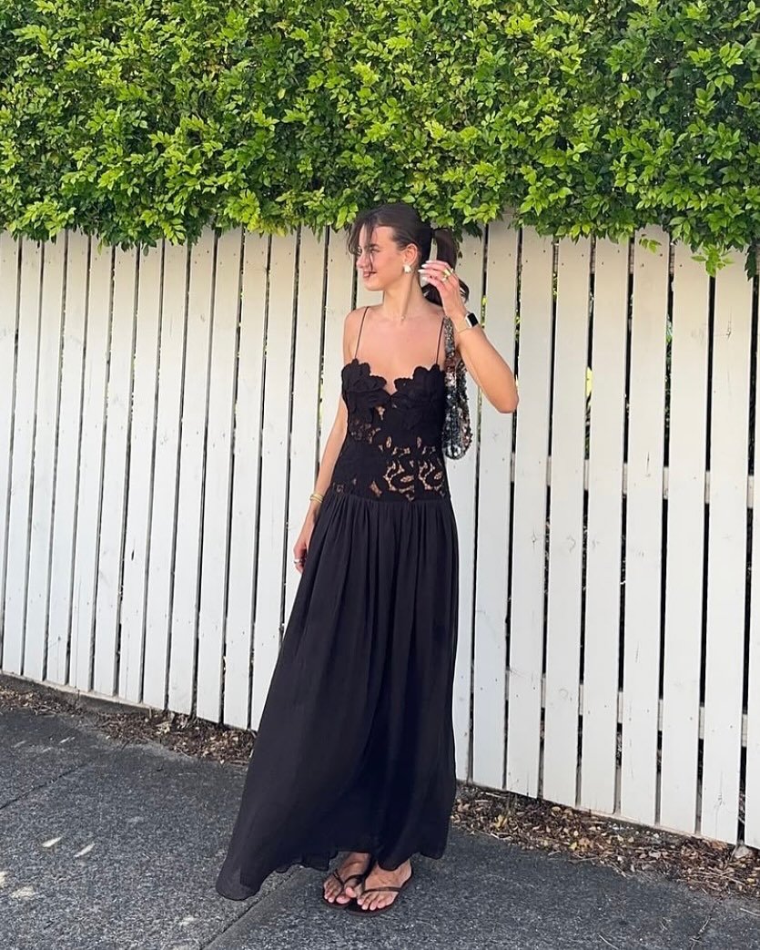 Orla Neckholderkleid aus Spitzen-Mesh