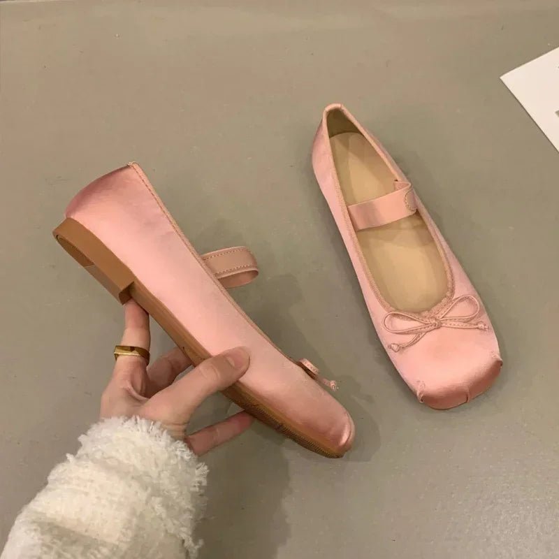 Pamela satinballetsko med sløjfe