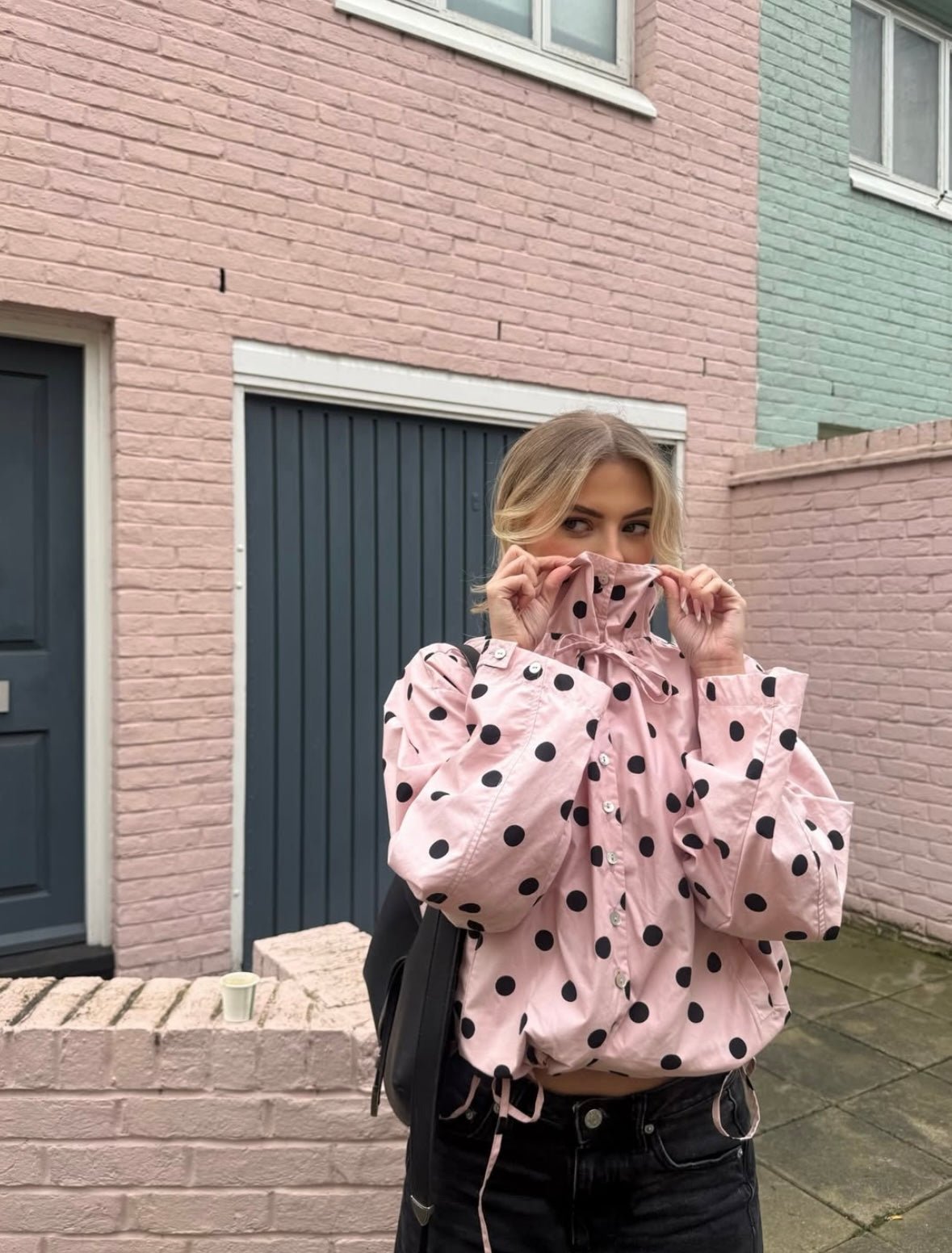 Presley jakke med polkaprikker og pufærmer