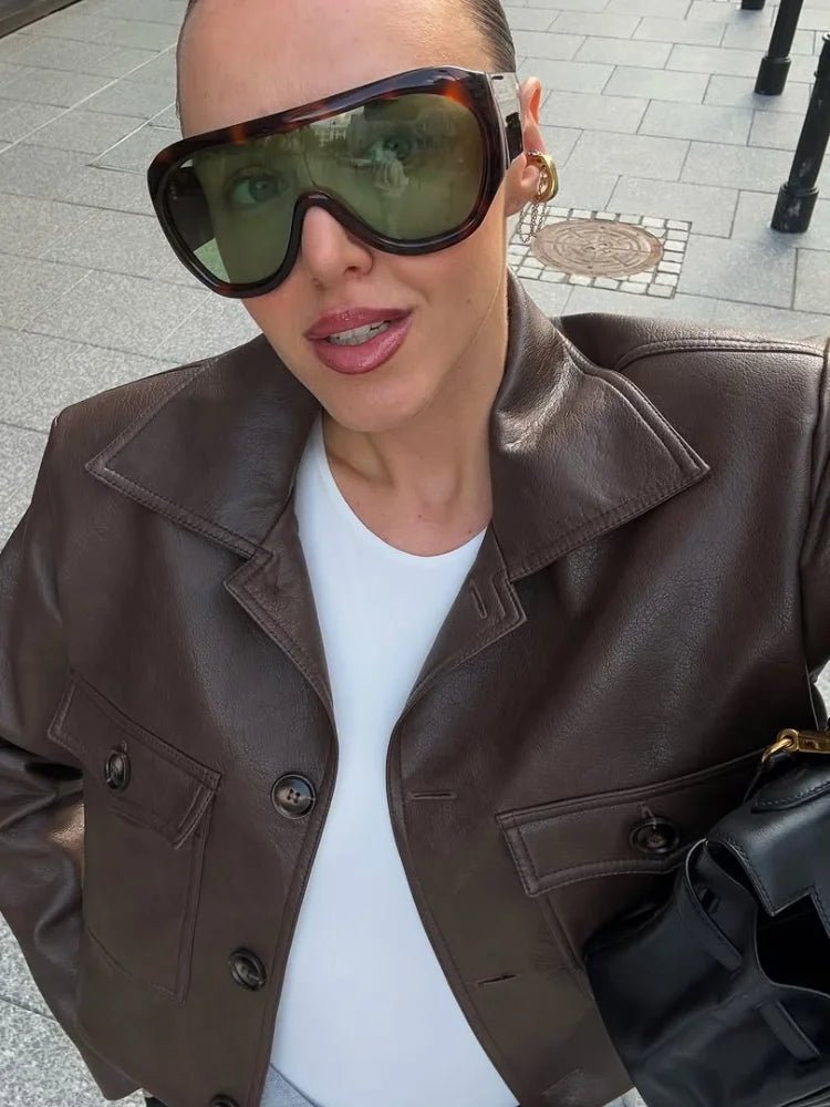Rachelle kort jacka i imitationsläder