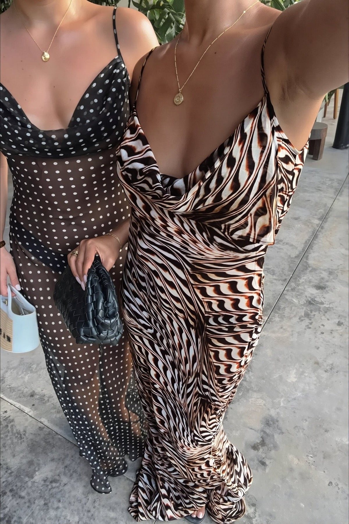 Reina Slip-Maxikleid mit Wasserfallausschnitt
