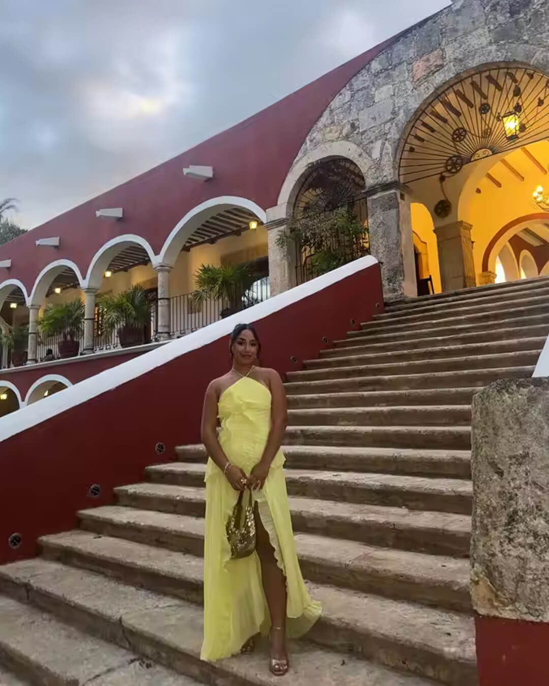 Vestido de tule com folhos Ruffa