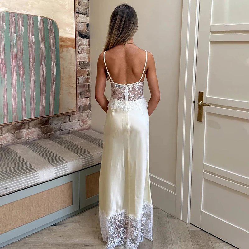 Robe longue Sandra à col V en dentelle