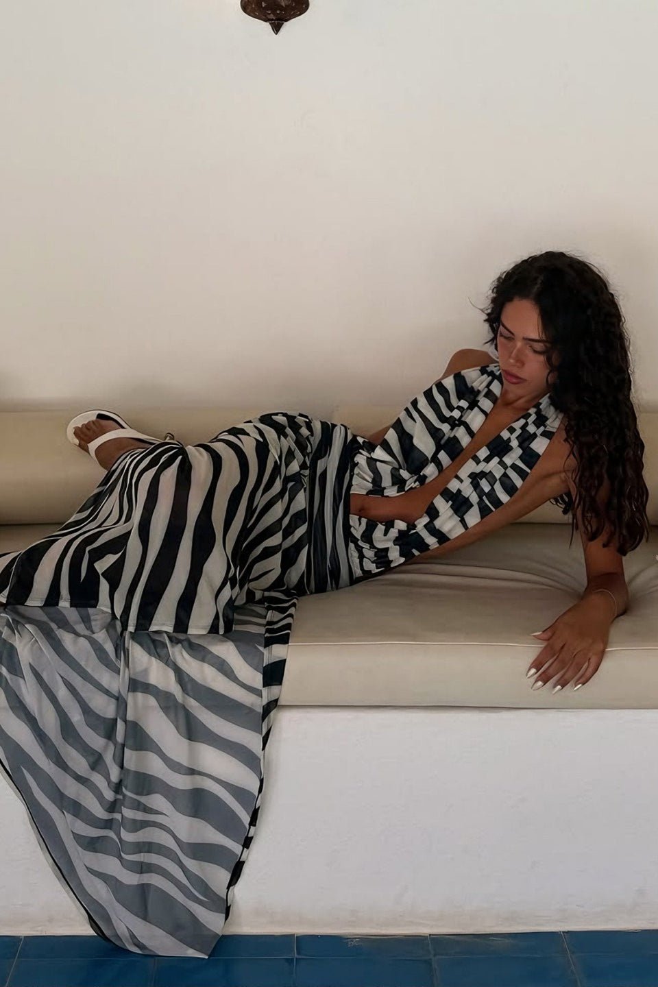 Abito lungo zebrato con cut-out Sara