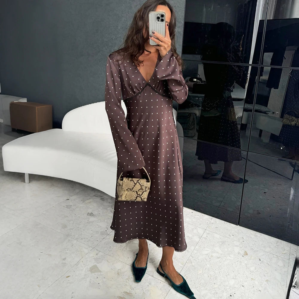 Satin-Kleid mit V-Ausschnitt