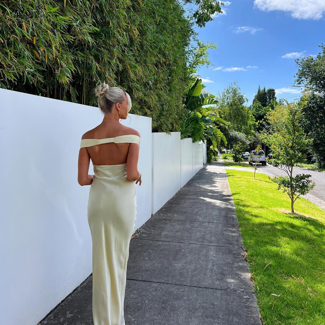 Serene satijnen maxi-jurk met open rug