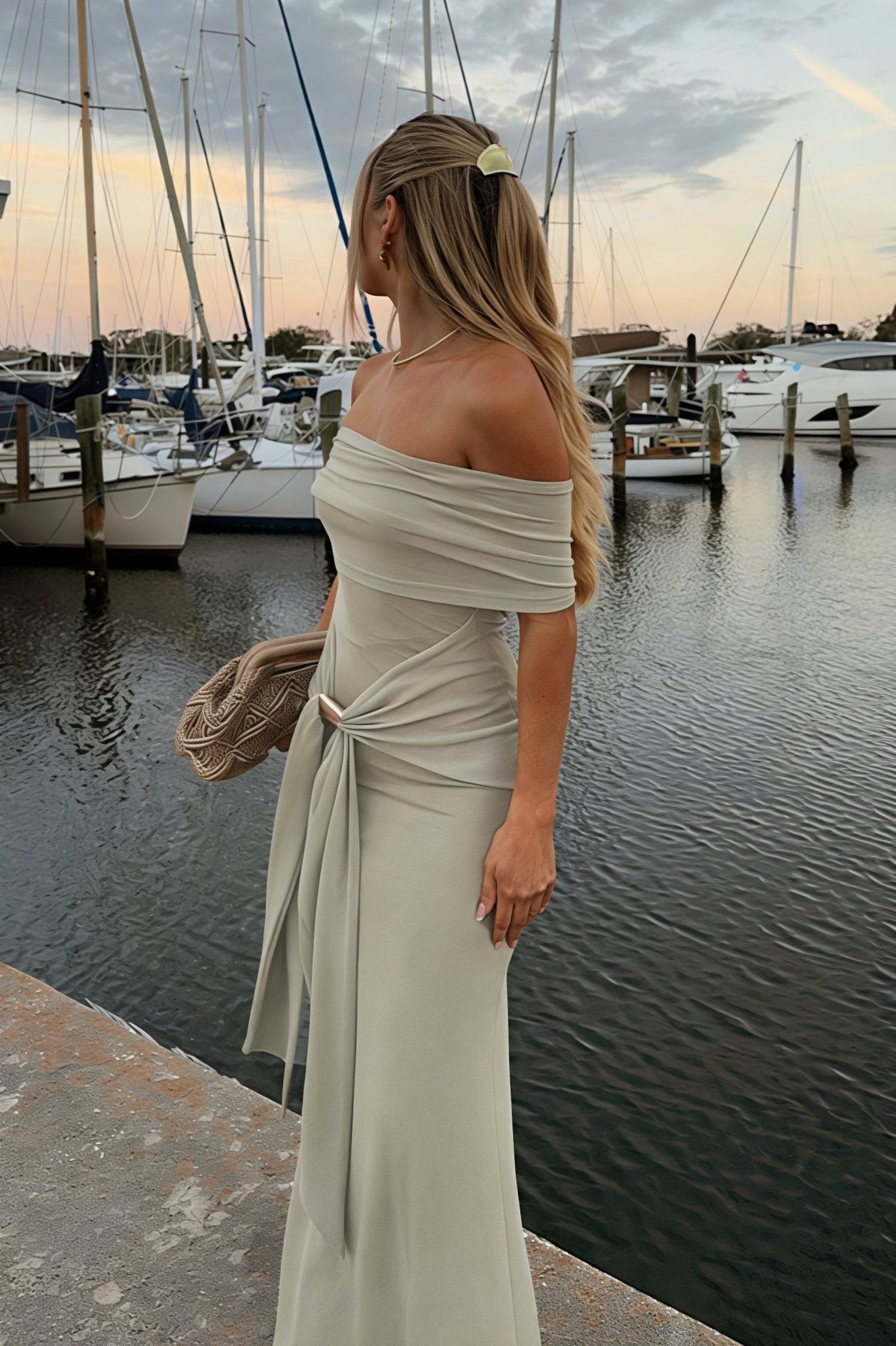 Sophia Nauwsluitende maxi-jurk met blote schouders en strikbandjes