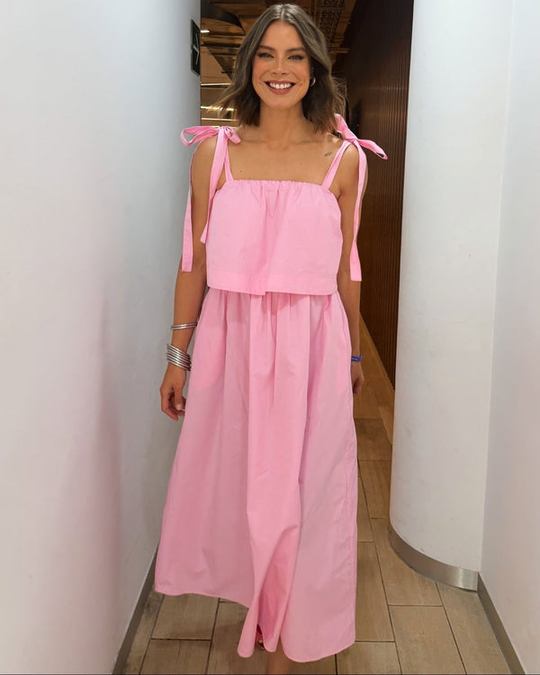 Vestido midi Sophia cor-de-rosa com laço e folhos
