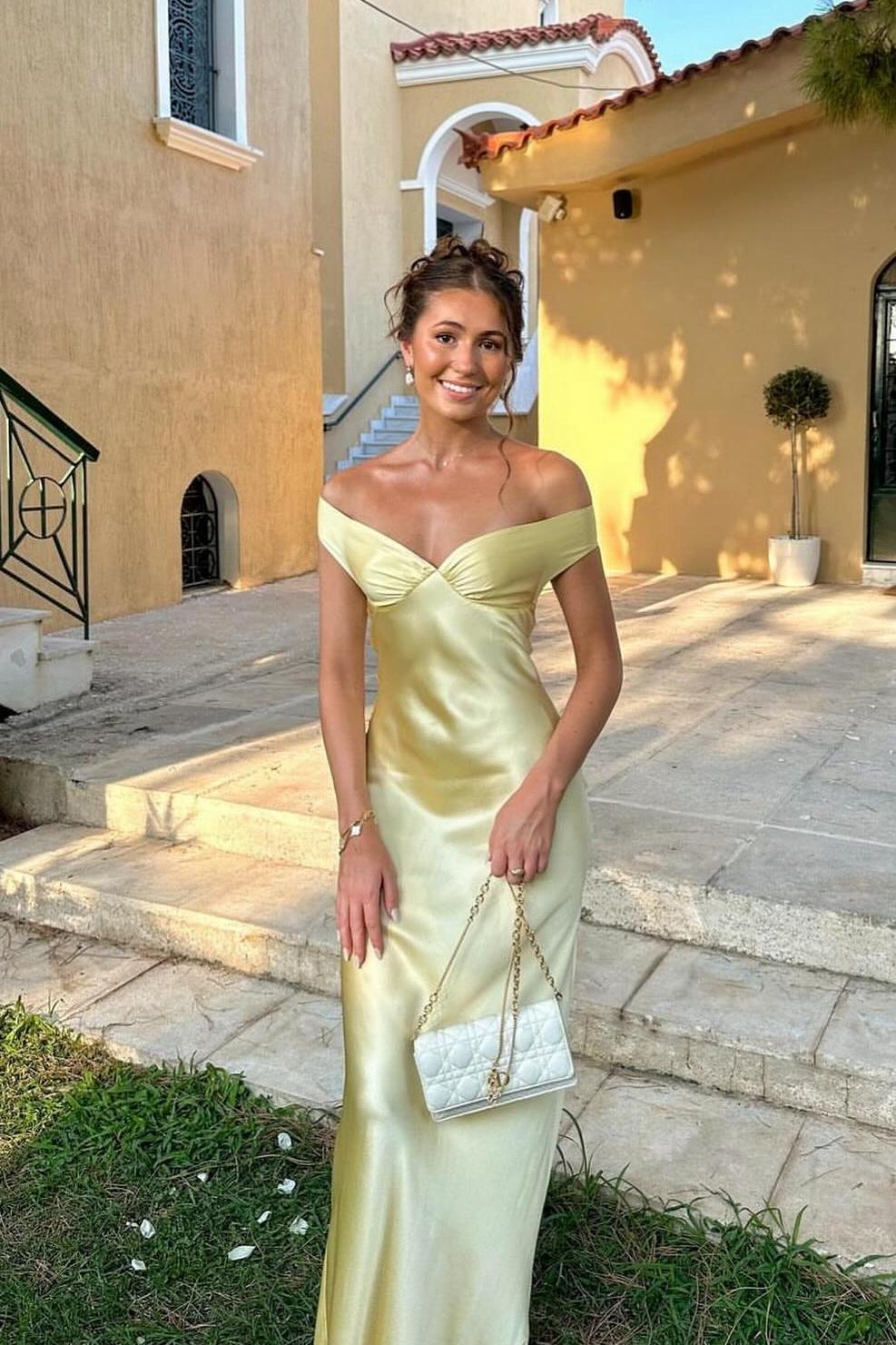 Robe longue Sophia en satin épaules dénudées