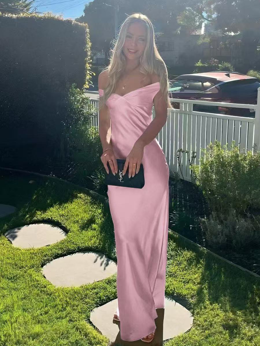 Robe longue Sophia en satin épaules dénudées