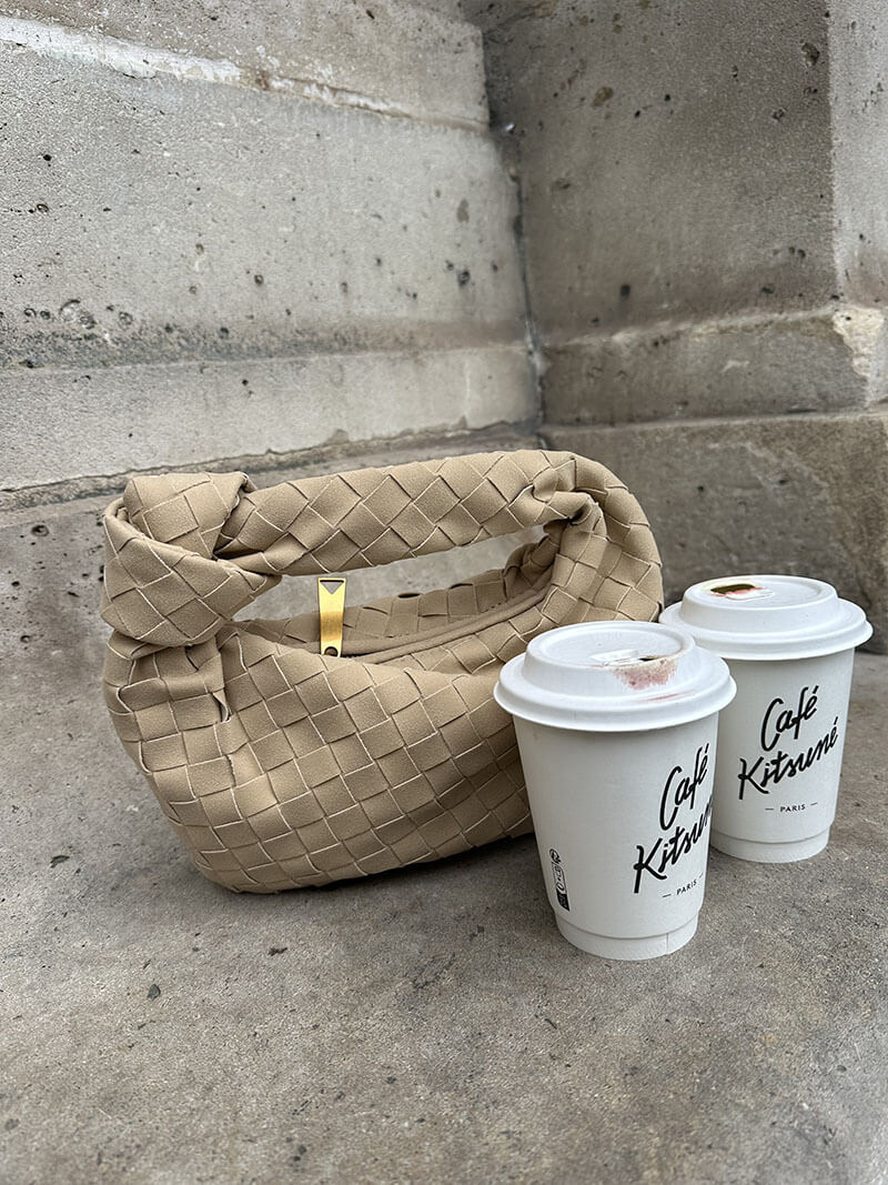 Mini bolso de mano de ante trenzado