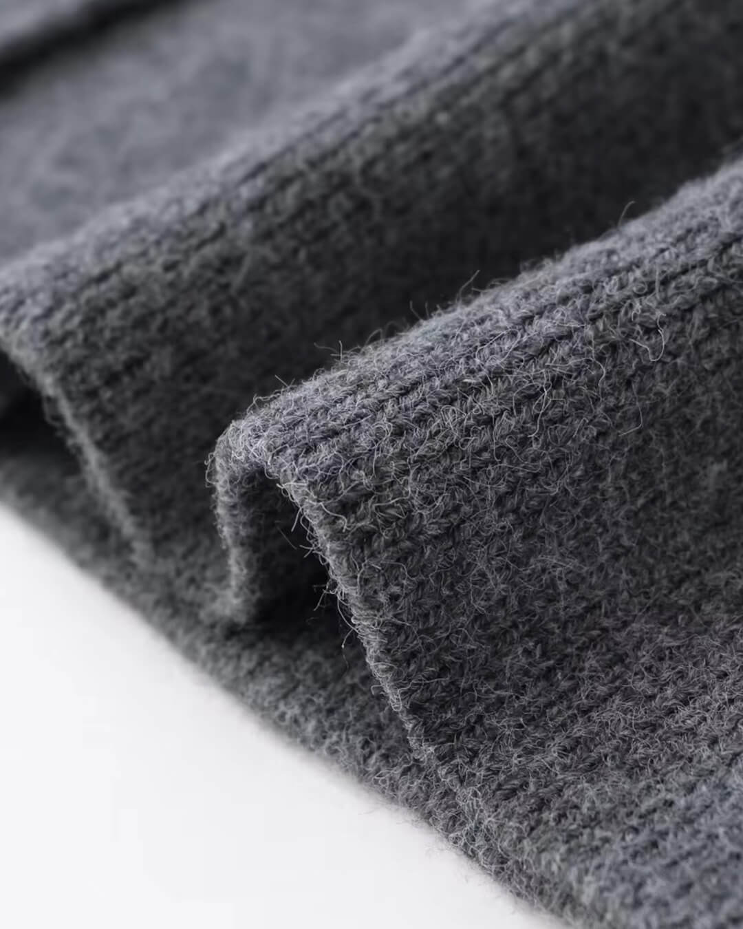 Suzette cardigan med slits och fladdermusärmar