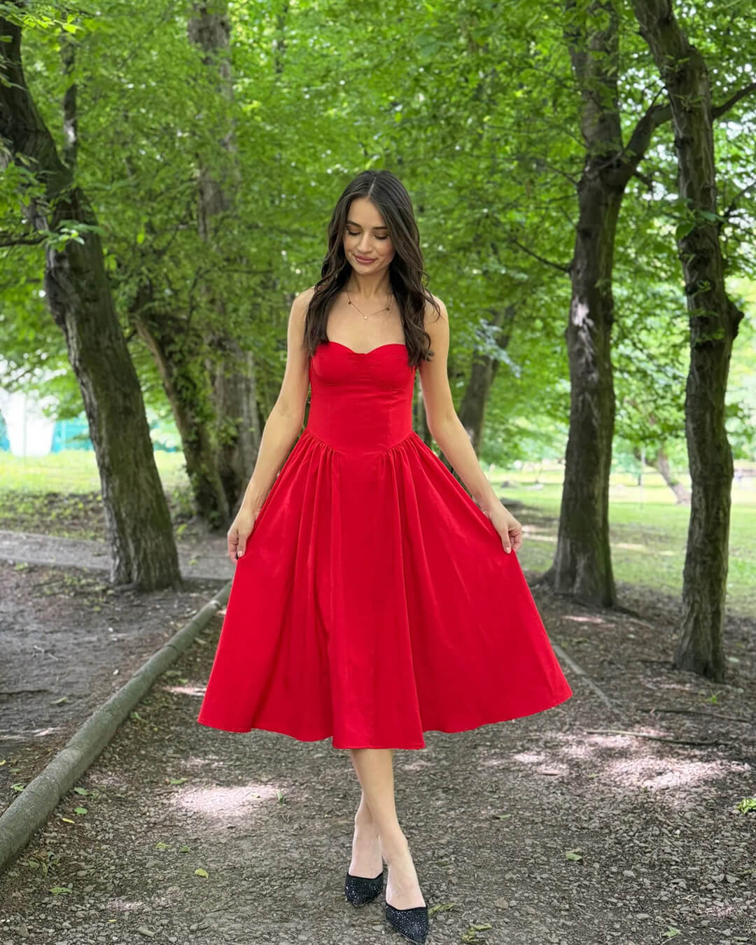 Sylvia Midikleid mit Trägern und ohne Ärmel