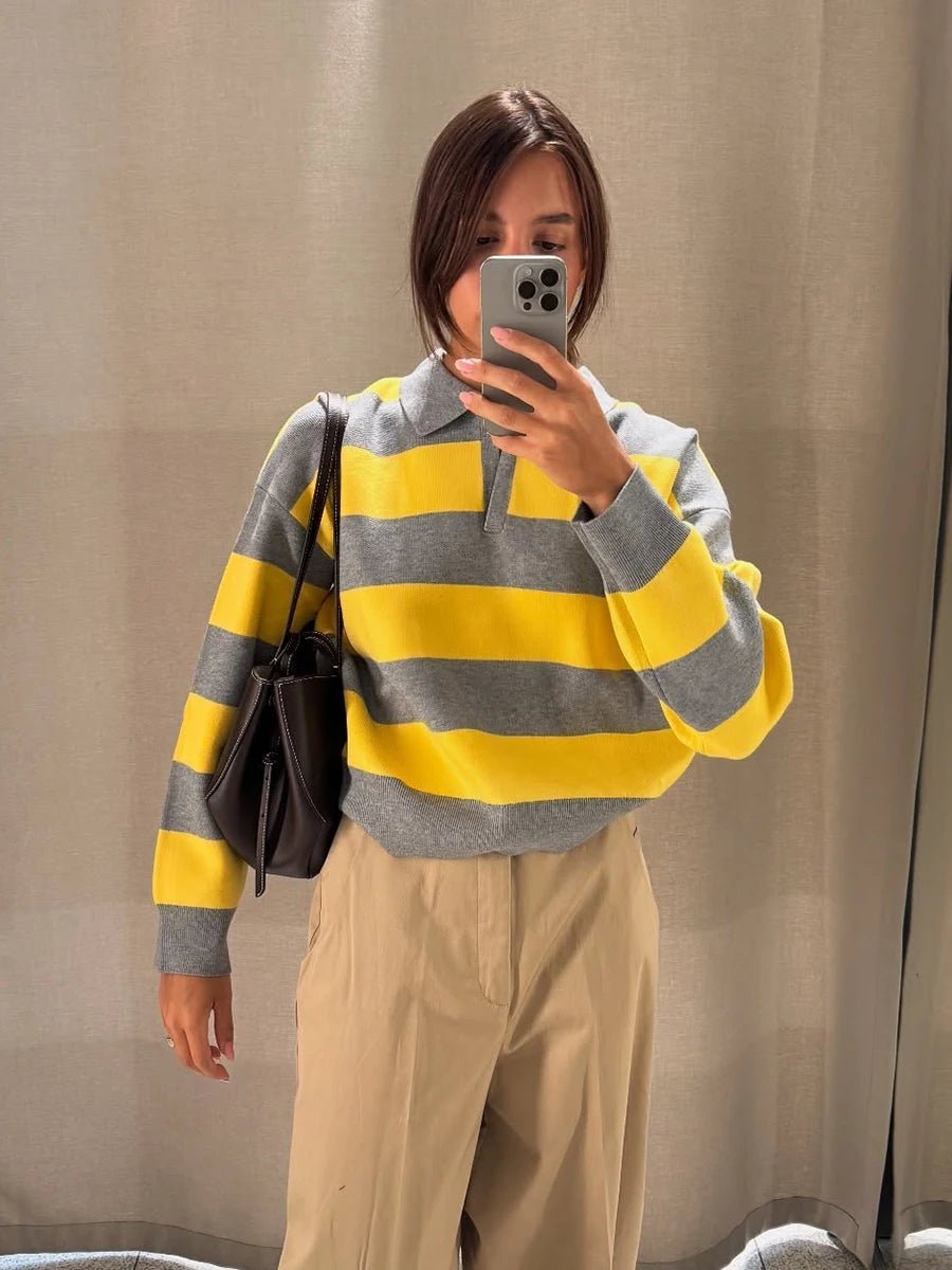 Una Gestreifter Strickpullover mit V-Ausschnitt